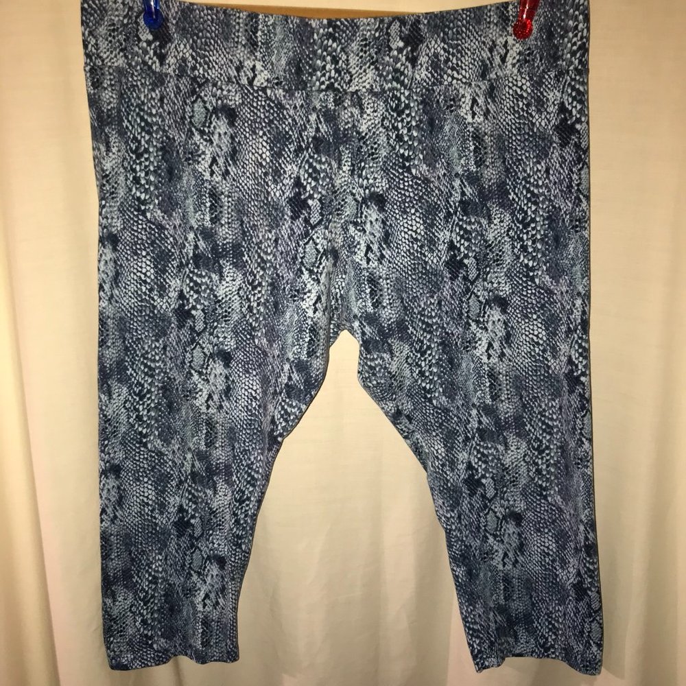 LOGO Capri Leggings - Blue Snake Print